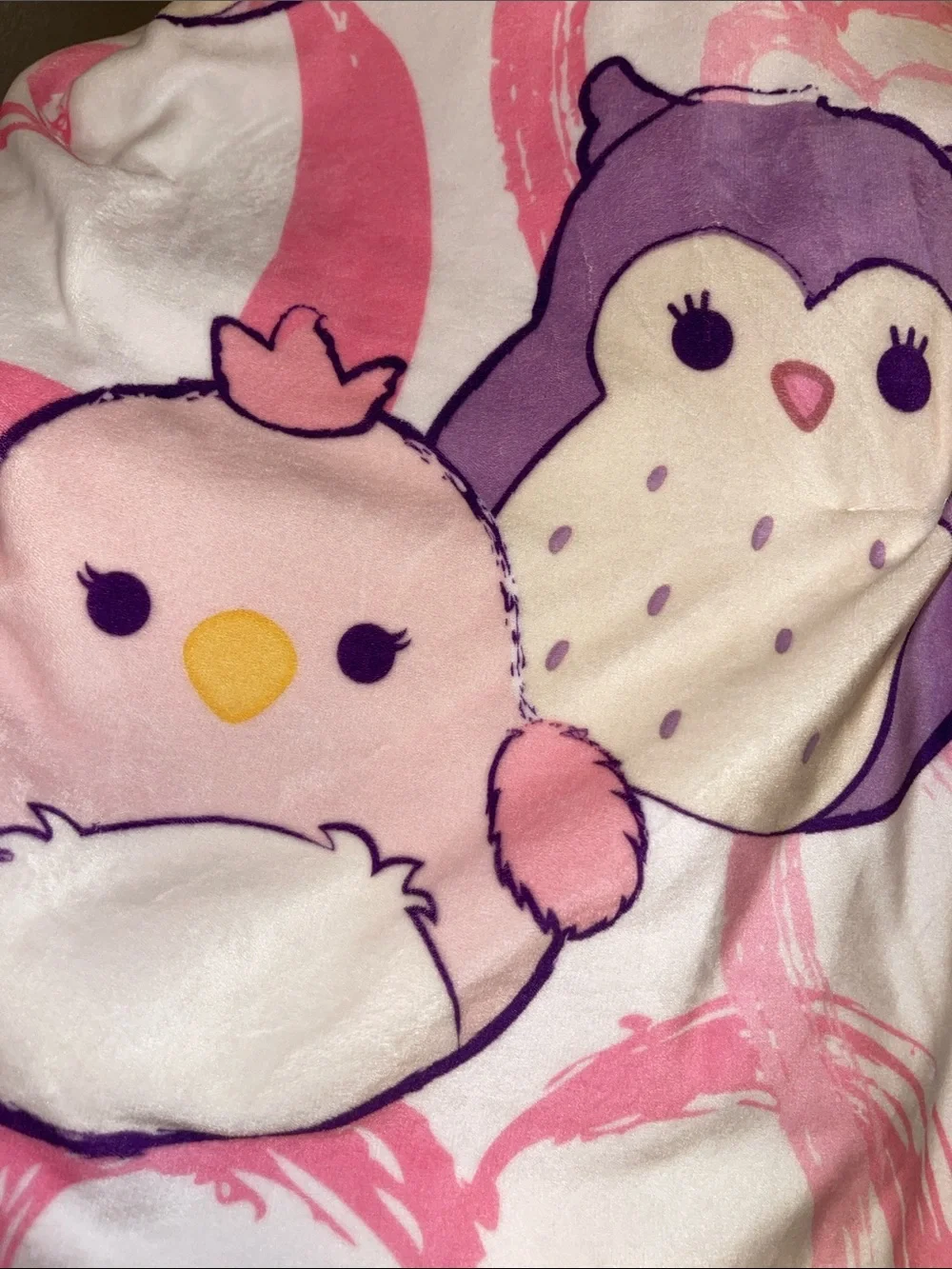 Squishmallows Snuggle Throw, Feelin Squishy (Hearts Background)